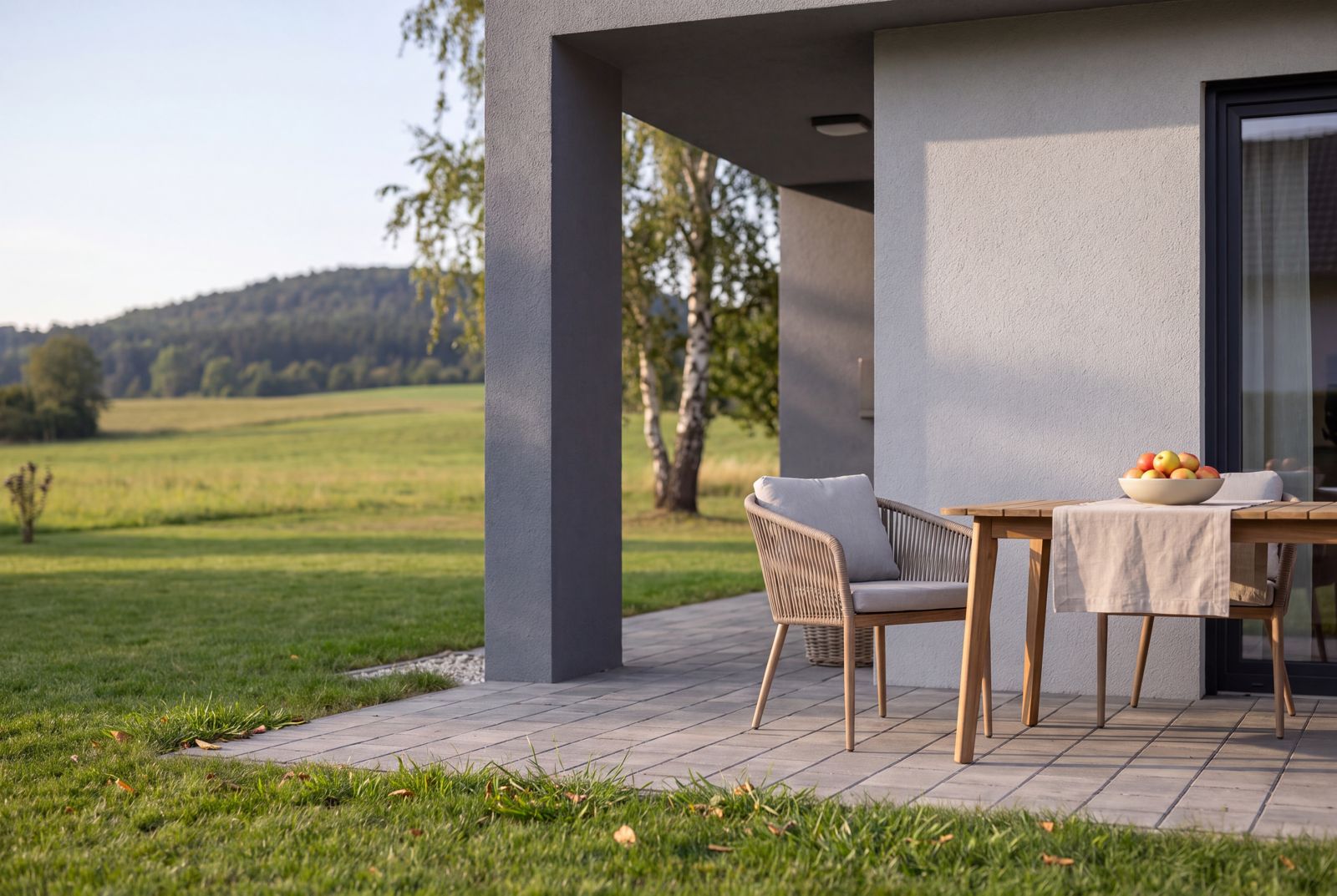 Seven Nova Classic 4, Terrasse und Fassadendetail vom Garten aus