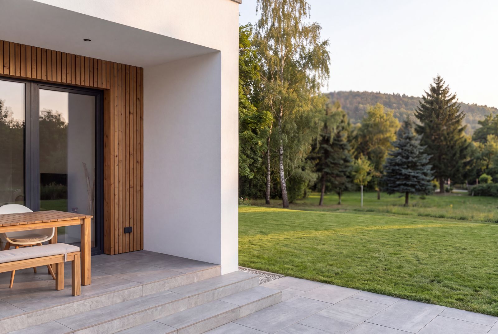 Seven Nova Element 4, Terrasse und Fassadendetail vom Garten aus