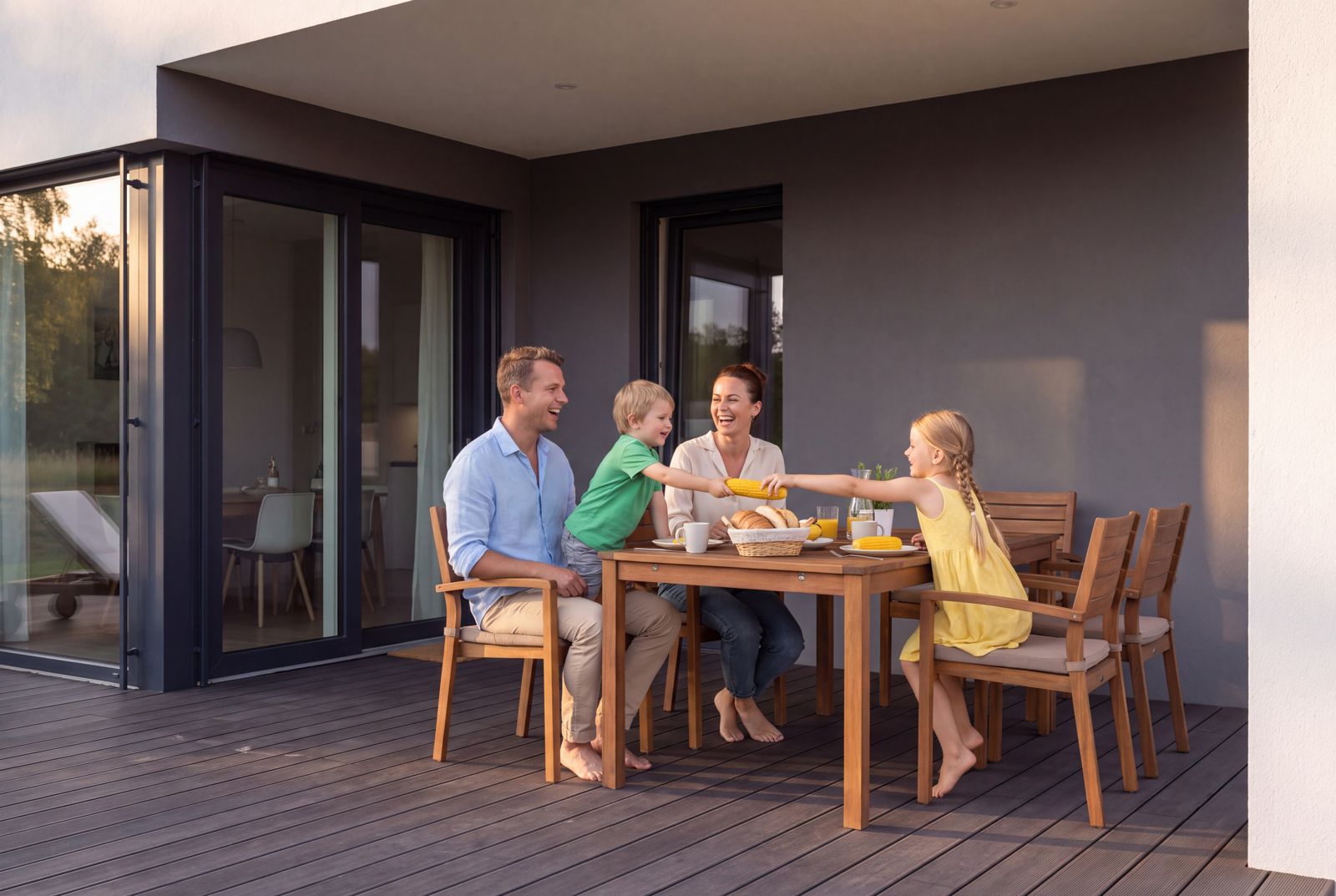 Seven Nova Element 5, Familie im Außenbereich